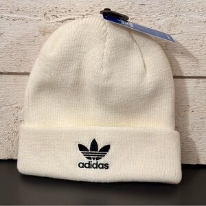 ADIDAS Women’s ORIGINALS TREFOIL
BEANIE WHITE/BLACK NEW